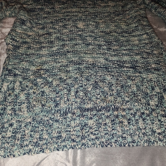 Sweater - Picture 4 of 6